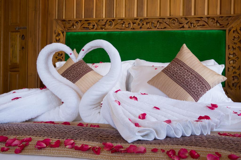 Mandalay Karaweik Mobile Hotel Rum bild
