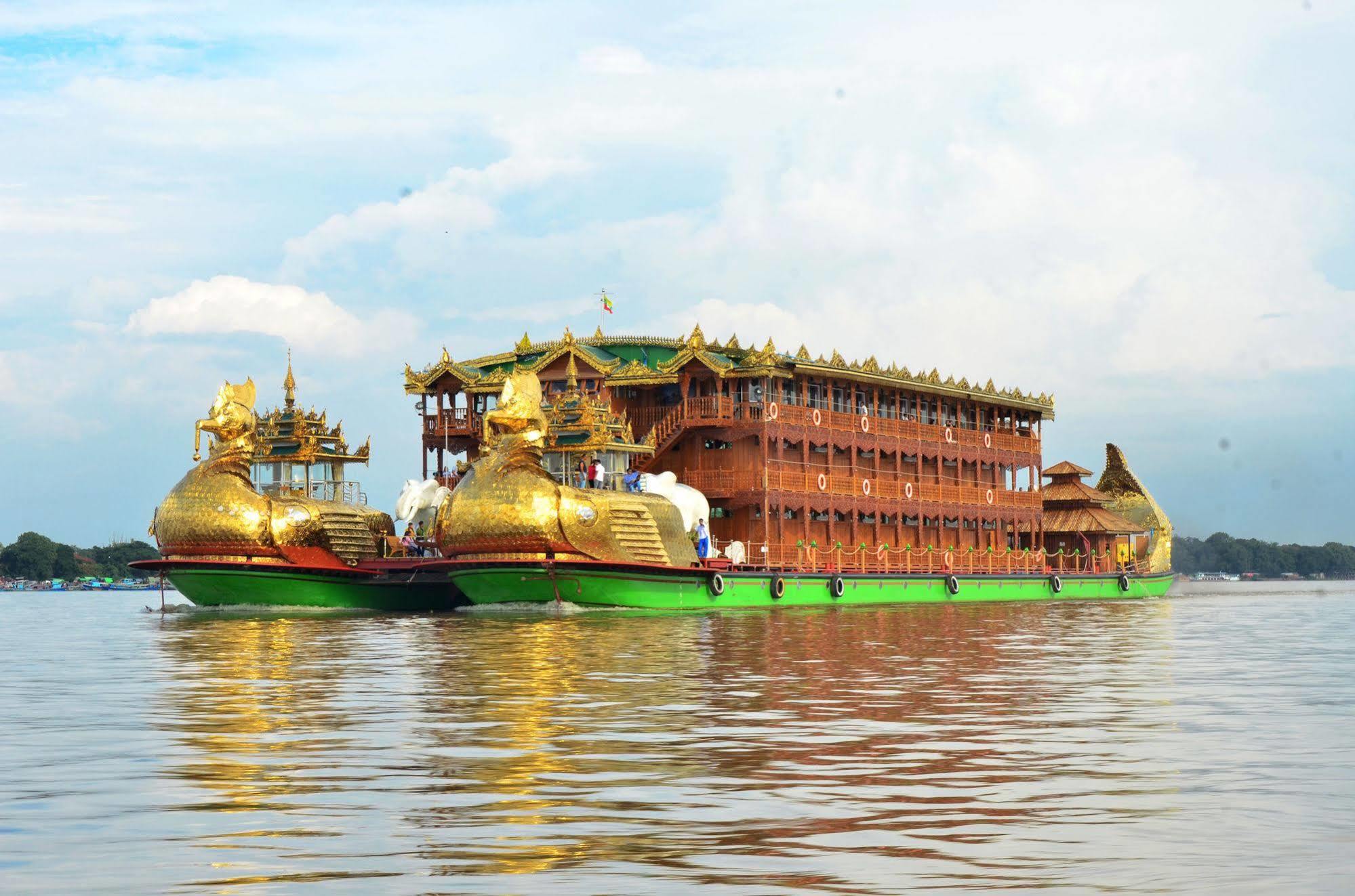 Mandalay Karaweik Mobile Hotel Exteriör bild