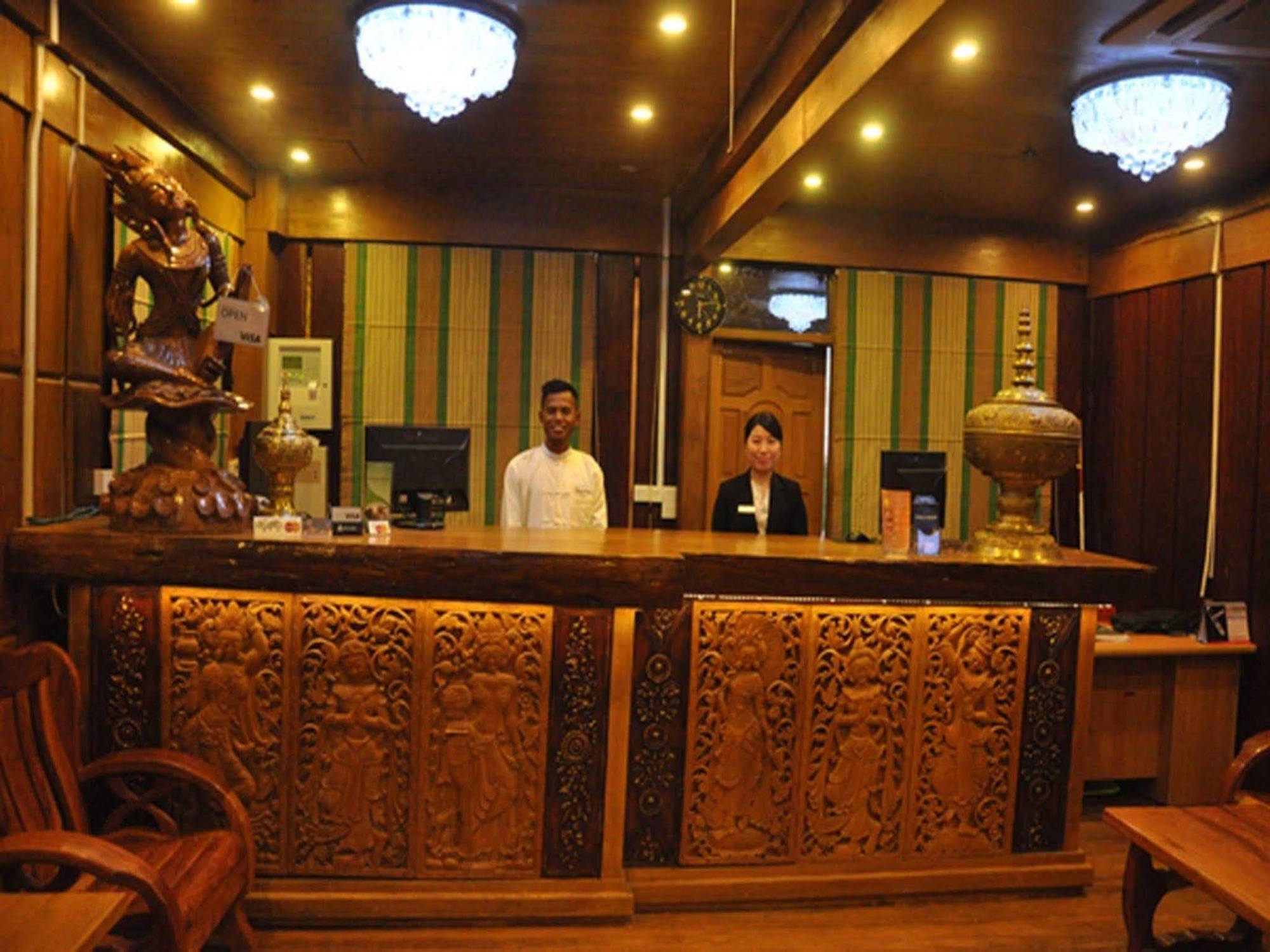 Mandalay Karaweik Mobile Hotel Exteriör bild