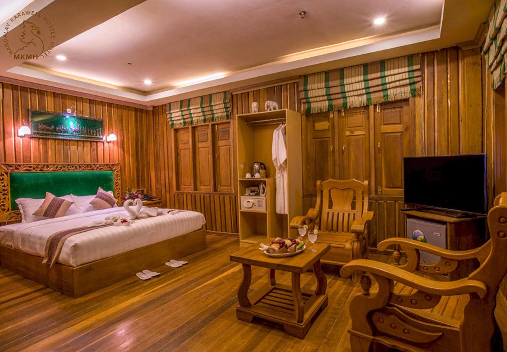 Mandalay Karaweik Mobile Hotel Exteriör bild
