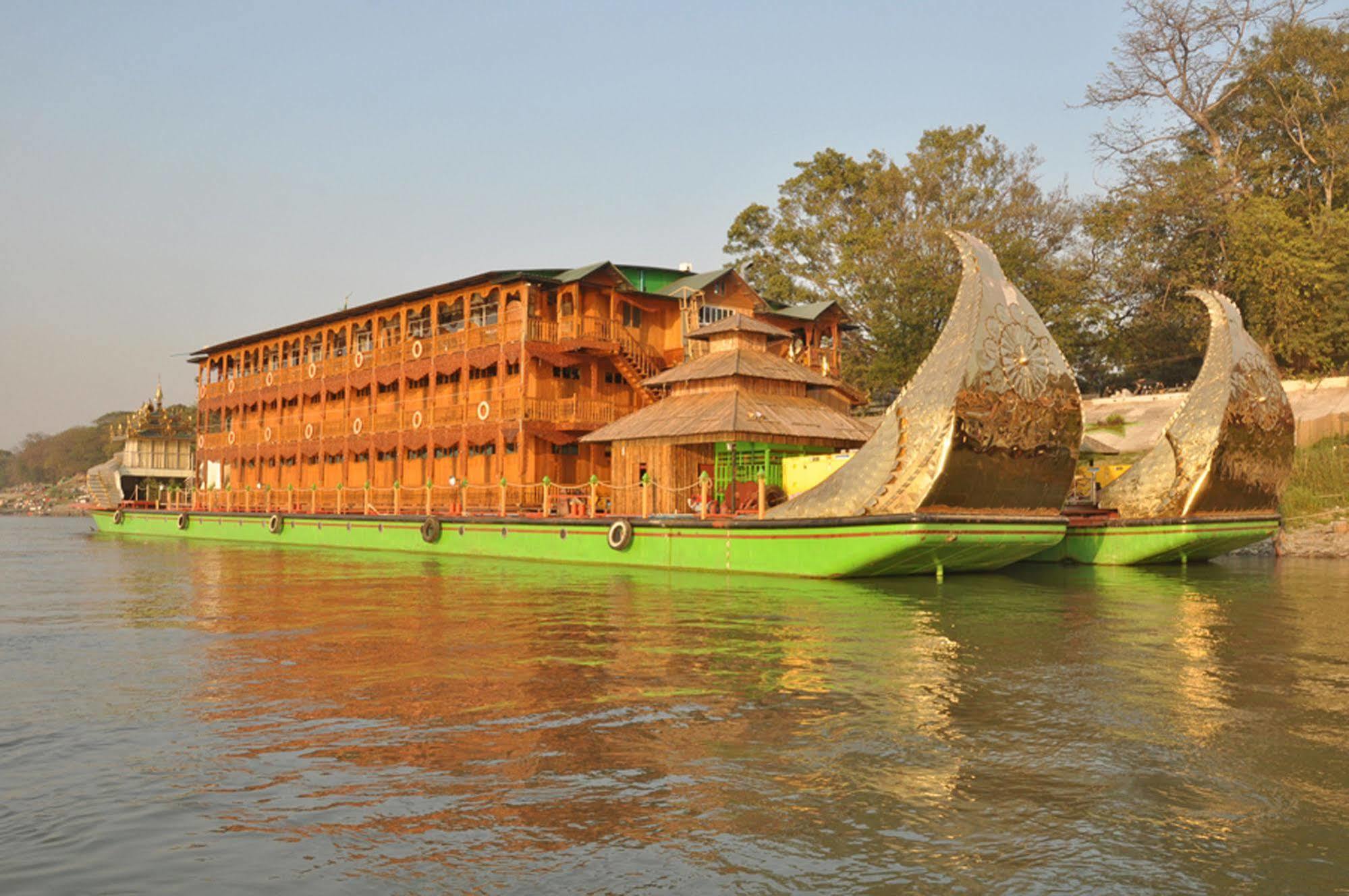 Mandalay Karaweik Mobile Hotel Exteriör bild