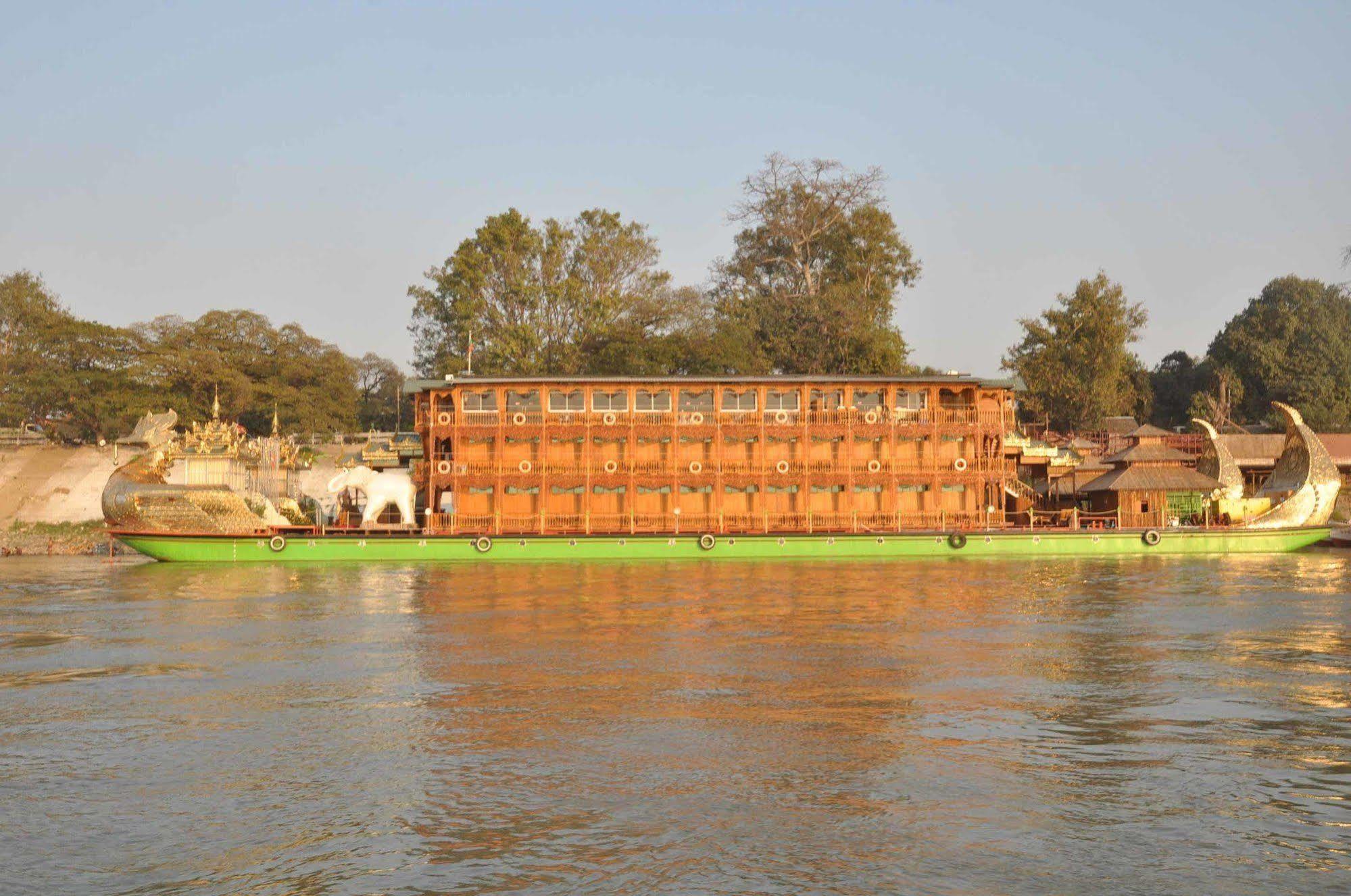 Mandalay Karaweik Mobile Hotel Exteriör bild